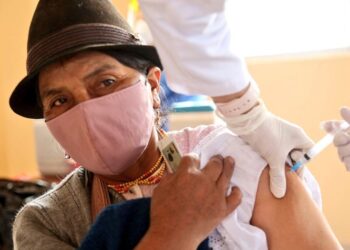 Ecuador instala la vacunación obligatoria contra el covid