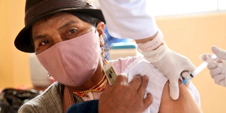 Ecuador instala la vacunación obligatoria contra el covid