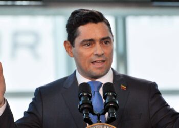 Venezolanos llegan a EEUU bajo riesgos huyendo de Nicolás Maduro