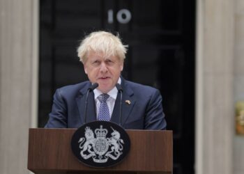 El primer ministro británico, Boris Johnson anuncia su dimisión
