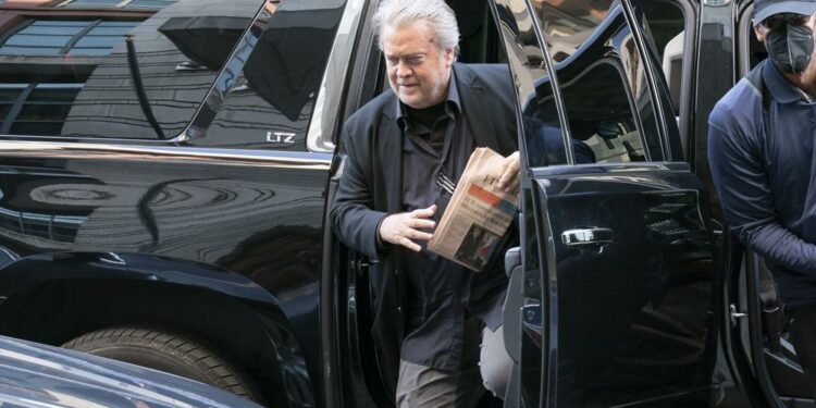 Steve Bannon, aliado de Trump es declarado culpable por desacato