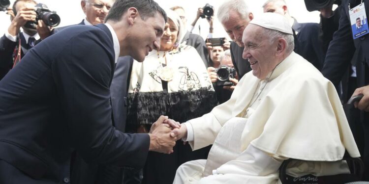 El papa Francisco visita Canadá para acercarse a pueblos indígenas