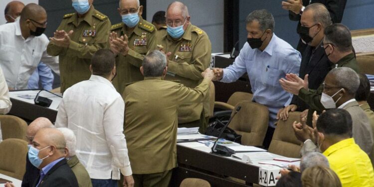 Muere López-Calleja, líder militar y exyerno de Castro