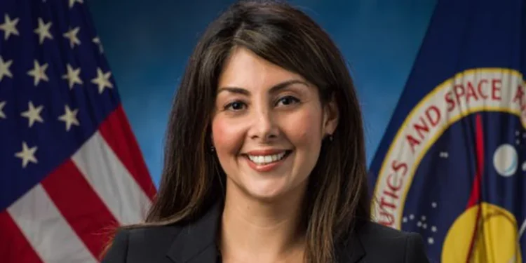 Colombiana es directora de vuelo de misiones de la NASA a la Luna