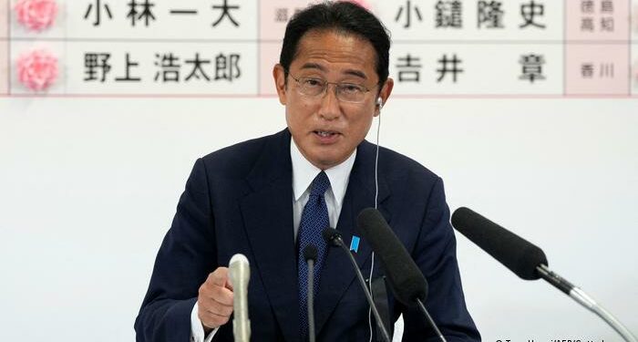 Kishida dice que continuará el legado de Abe y promete impulsar defensa