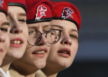 Diputados rusos aprueban creación de organización patriótica para niños y adolescentes