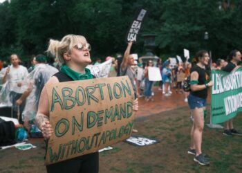 Protestaron frente a la Casa Blanca por la sentencia del aborto en EEUU