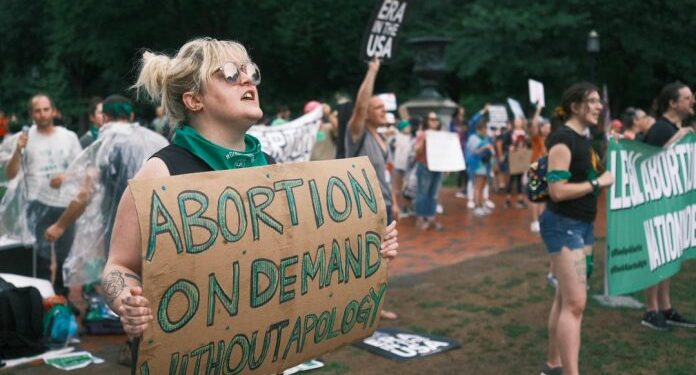 Protestaron frente a la Casa Blanca por la sentencia del aborto en EEUU