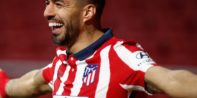 Gobernador de Texas fue a recaudación de fondos tras masacre en Uvalde