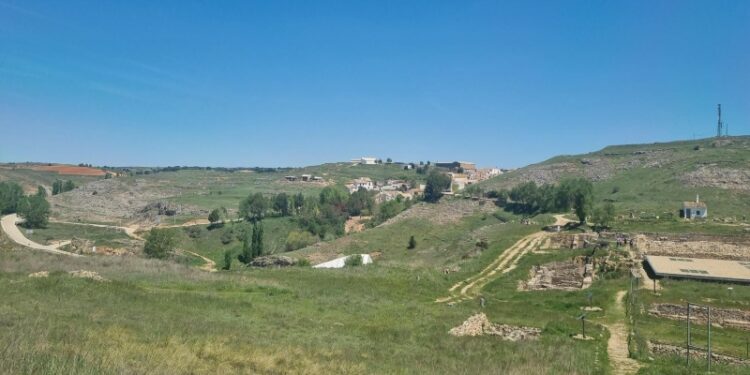 Periodistas venezolanos tienen su propio pueblo en España