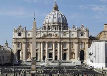 Vaticano no descarta viaje del papa Francisco a Kiev en agosto