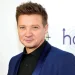 El actor Jeremy Renner en «condición crítica pero estable» tras accidente con quitanieves