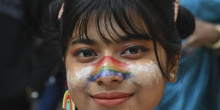 Marcha LGBTQ en la India reúne a más de 2.000 personas
