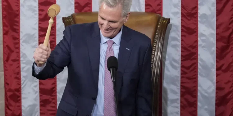 McCarthy, elegido presidente de la Cámara en 15to voto