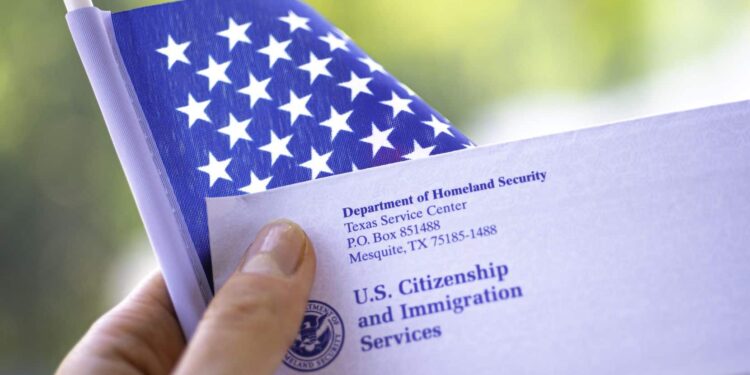 ¿Conoce las diferencias entre Parole Humanitario y Reclamación Familiar?