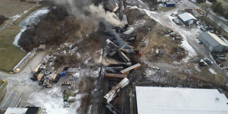 Erin Brockovich exige a Biden respuesta contundente en caso Ohio