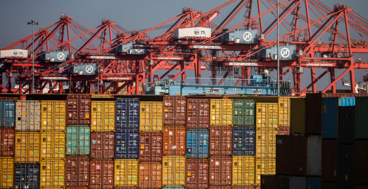 Déficit comercial de EEUU alcanzó $948.100 millones en 2022