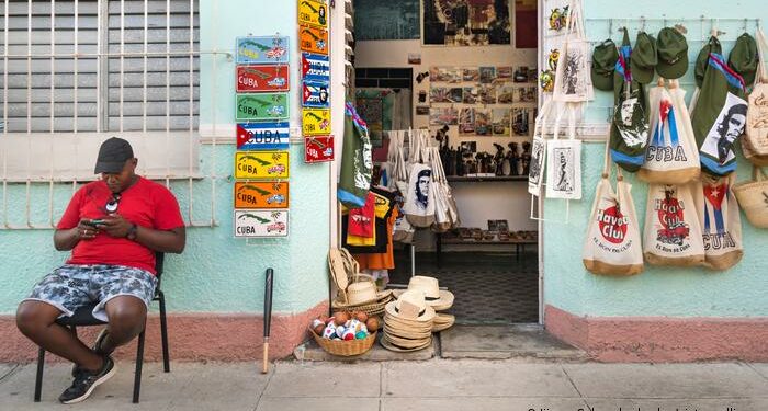 Número de usuarios de datos móviles se triplica en Cuba