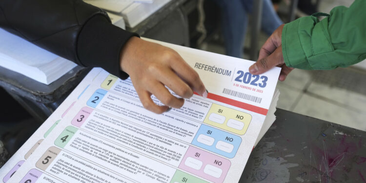 El «no» se impuso en el referéndum de Ecuador