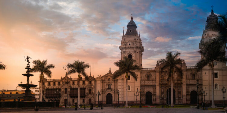 Prohíben las protestas en el centro histórico de Lima
