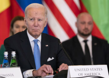 Biden condenó suspensión rusa del START III