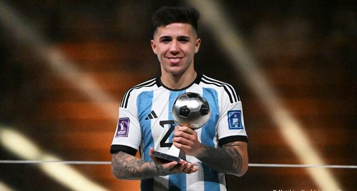 Enzo Fernández se convierte en el fichaje más caro en la historia de la Premier League