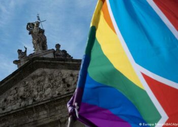 Joven trans se arrepiente de su cambio de sexo y demanda a la sanidad