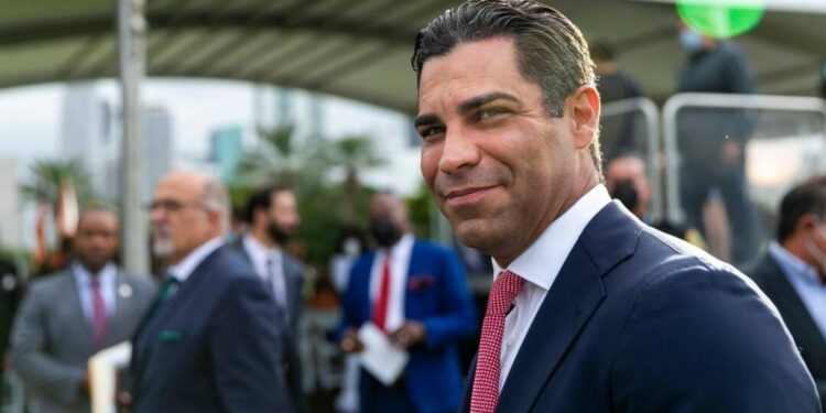 Alcalde de Miami podría tener aspiraciones a la presidencia