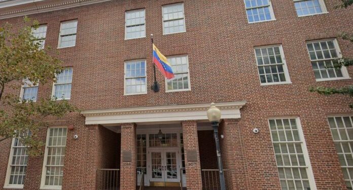 EEUU toma el control de la embajada y las residencias oficiales de Venezuela