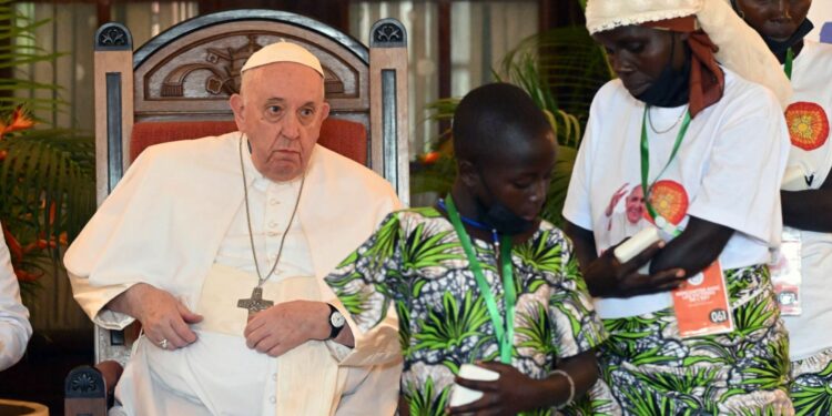 Papa Francisco no planea  renunciar «no debe ser una moda»