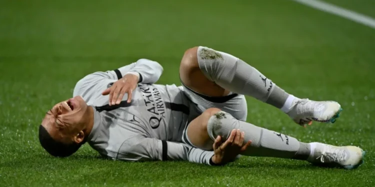 Mbappé se lesionó y estará tres semanas fuera de acción