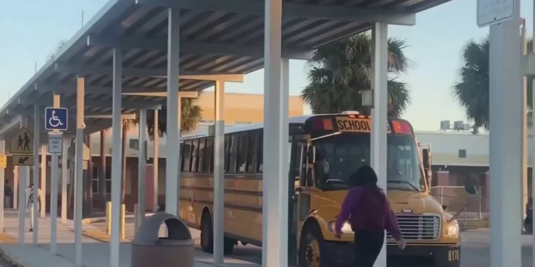 Prueban detectores de metales en escuelas de Palm Beach