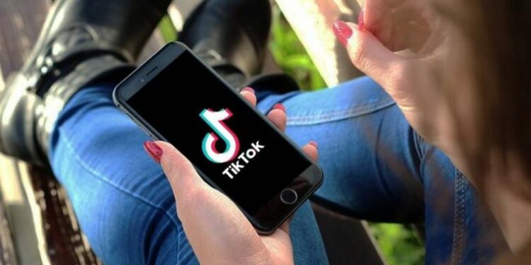 Promueven erradicar Tiktok de las escuelas y universidades de Florida