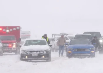 Tormenta invernal en EEUU dejó a miles de personas sin electricidad