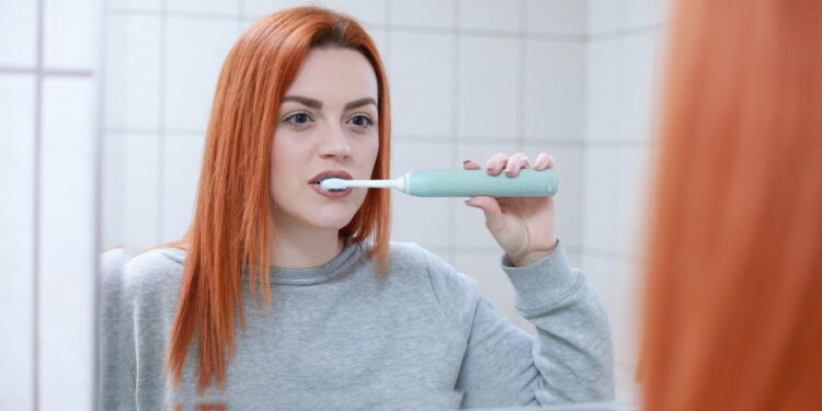 ¿Bicarbonato para dientes más blancos? Piénsalo dos veces