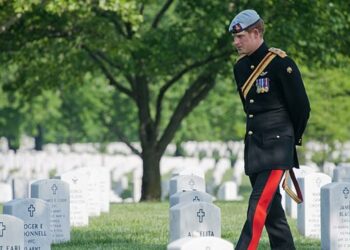 Ministro de Defensa británico criticó al príncipe Harry por revelar que mató a 25 talibanes