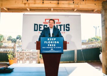 Libro en donde DeSantis promete ser un modelo a seguir sale a la venta