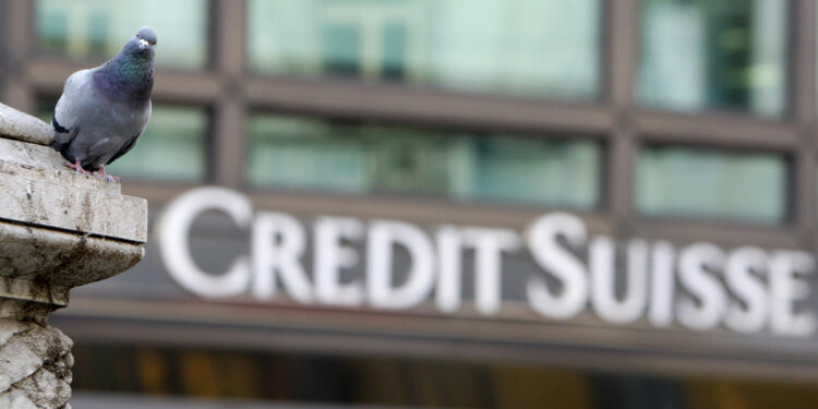 Suiza podría investigar la adquisición de Credit Suisse por UBS
