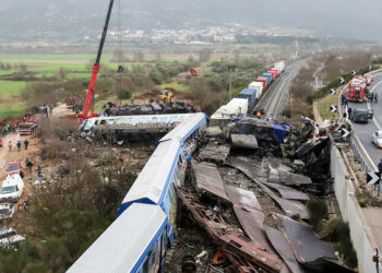 Colisión de trenes en Grecia lleva a la renuncia al ministro de Transporte