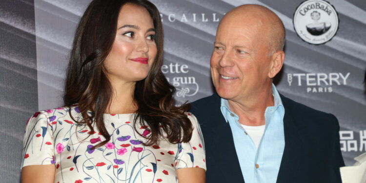 Esposa de Bruce Willis pide a la prensa no molestar a su esposo