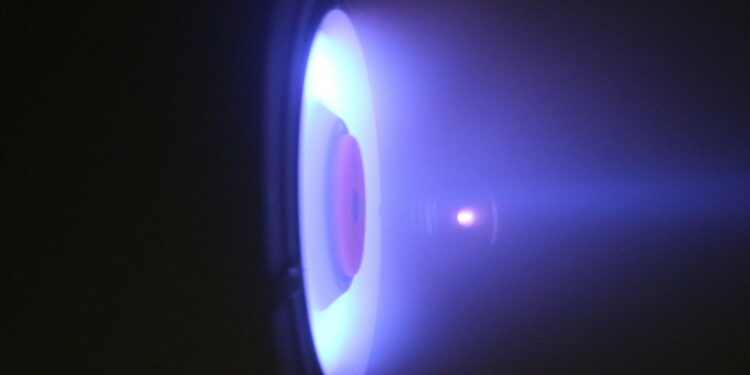 Rusia prueba por primera vez un motor para satélites que funciona con criptón