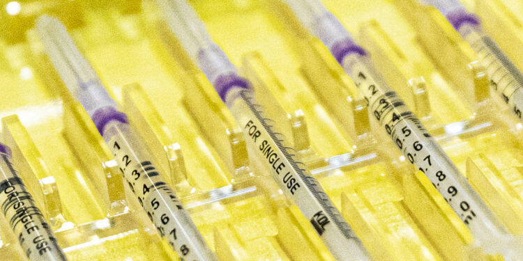 Crean la primera vacuna de ARN mensajero contra bacterias mortales