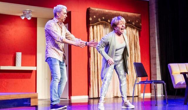 Nueva obra de Alexis Valdés en el Teatro Trail, “Lo de atrás sí importa”