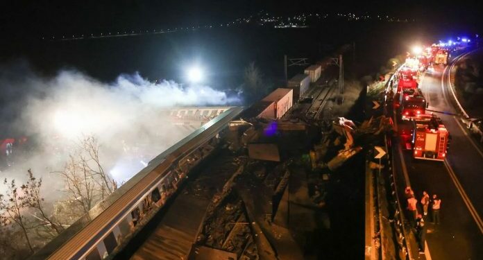 Varios muertos tras choque de trenes en Grecia