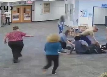 Como adulto será juzgado el estudiante que agredió a una maestra asistente de Florida