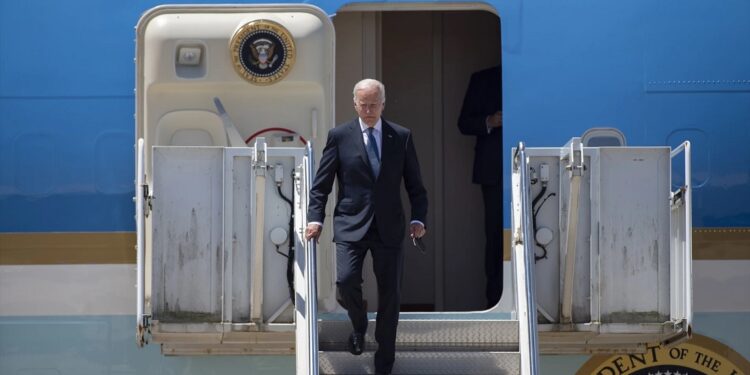 Cierran base aérea que utiliza Biden por individuo armado en las cercanías