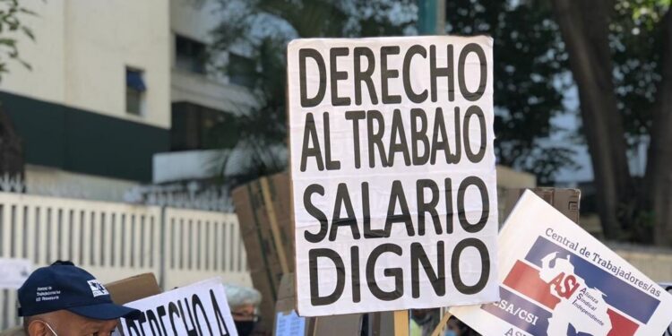 Trabajadores públicos en Venezuela exigen en las calles sueldos dignos
