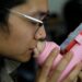 Empresa china crea un dispositivo para besar a distancia
