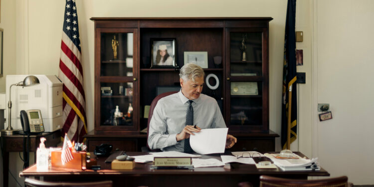 ¿Quién es el juez colombiano que está a cargo del caso contra Trump?