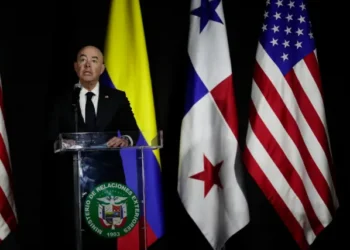 Fiscal general de Florida pide juicio político al secretario de Seguridad Nacional de EEUU